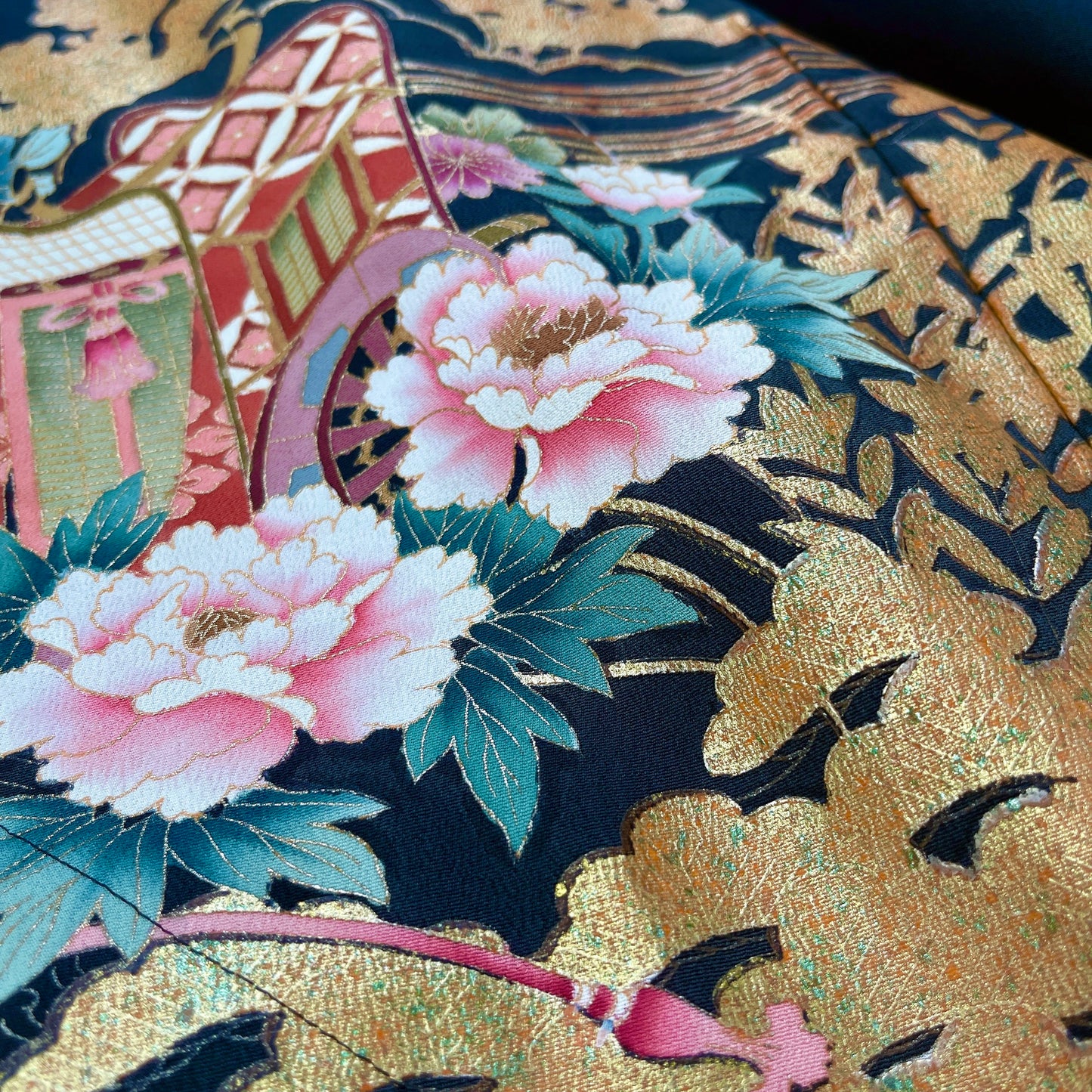 御所車と大輪牡丹吉祥文様 / オープンフロントドルマンカーディガン