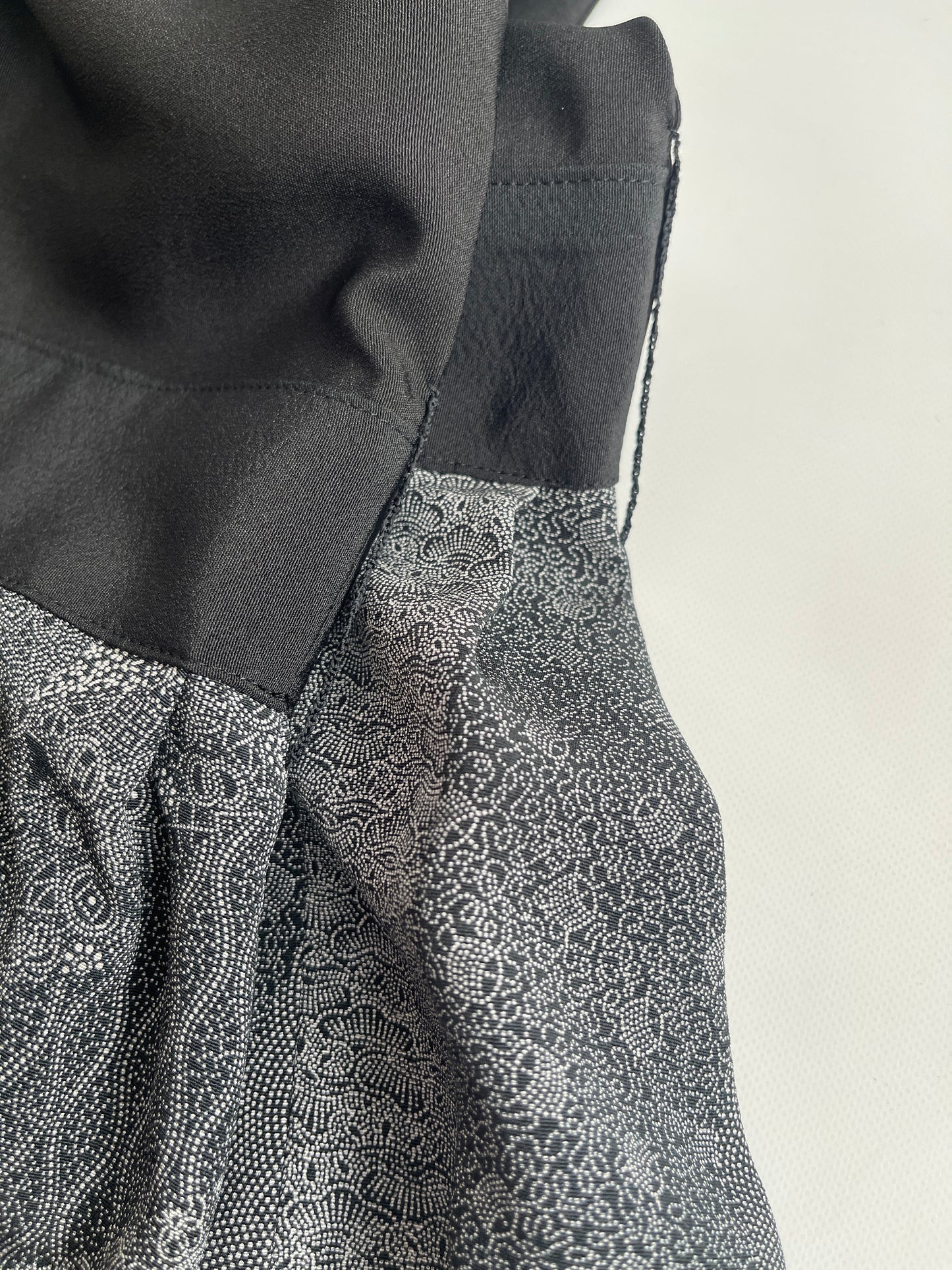 伝統工芸士 保科土山 最高級浜ちりめん1等品 プレミアムアクセントカラーワンピース | 黒×グレー