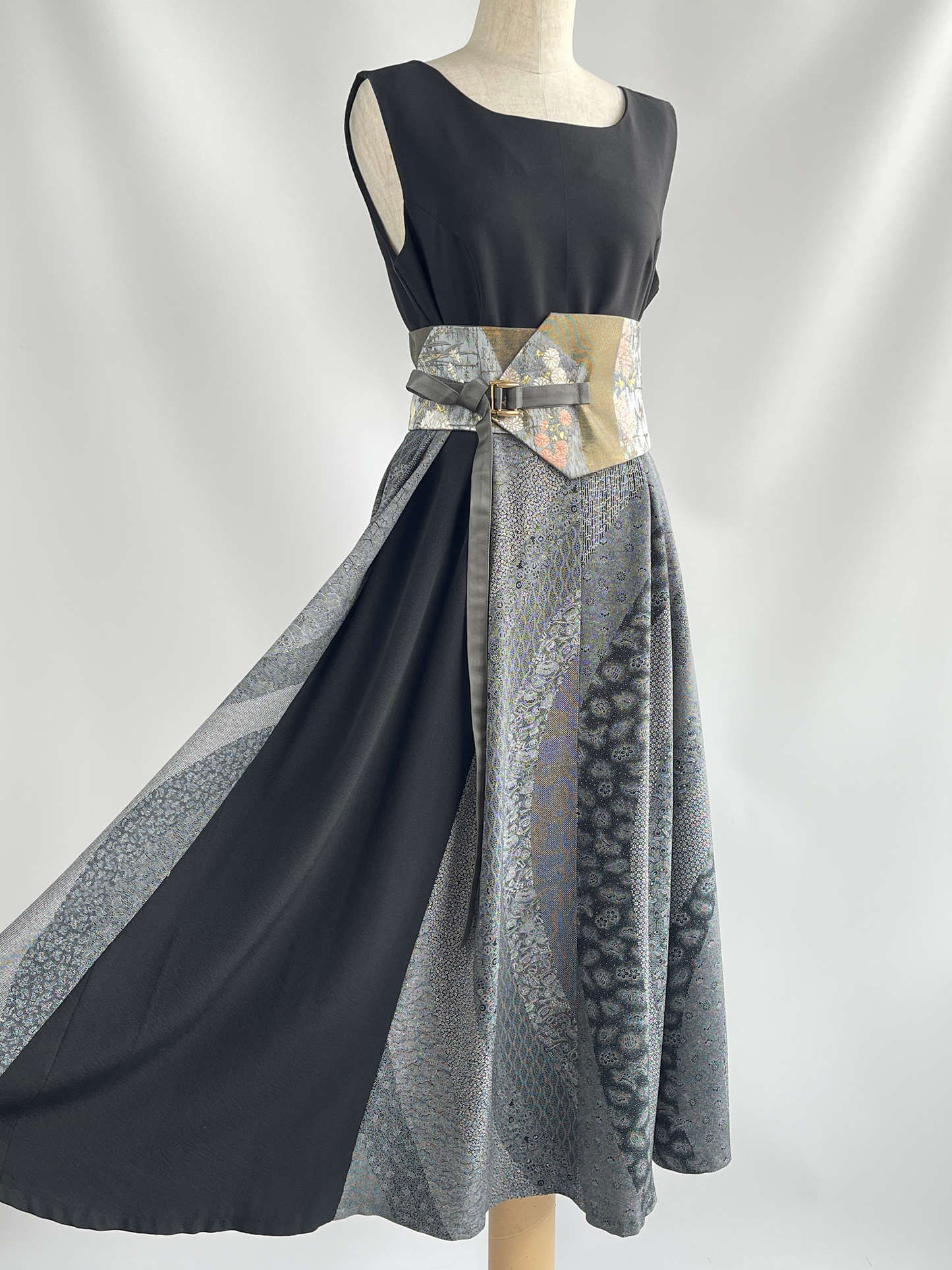 伝統工芸士 保科土山 最高級浜ちりめん1等品 プレミアムアクセントカラーワンピース | 黒×グレー